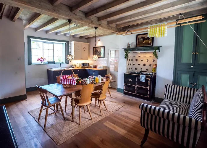 Country Cottage With Spa, Catering, Gardens, Nature Reserve Walks - Free Parking, Self Checkin