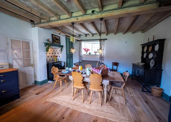 Country Cottage With Spa, Catering, Gardens, Nature Reserve Walks - Free Parking, Self Checkin