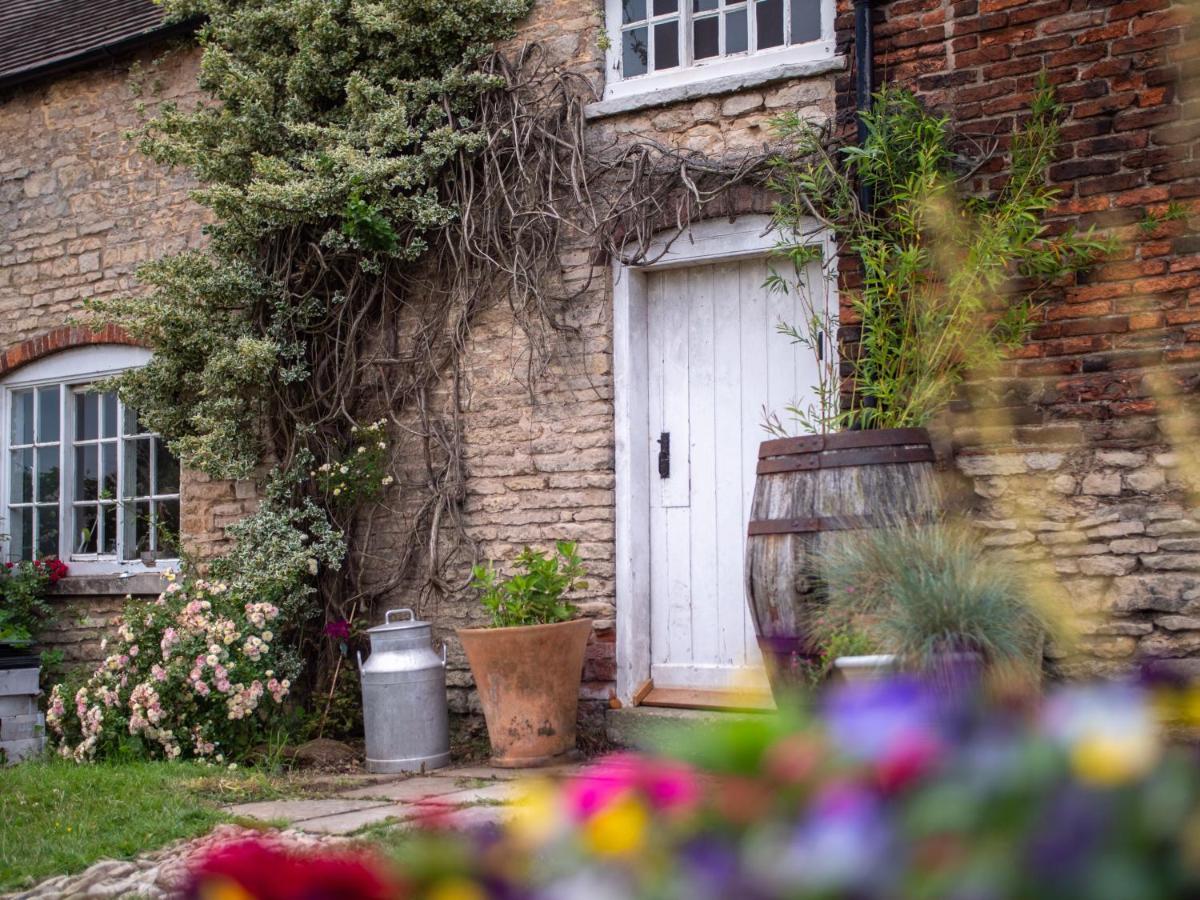 Country With Spa, Catering, Gardens, Nature Reserve Walks - Free Parking, Self Checkin Holiday home