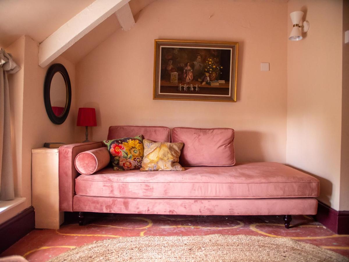 Country With Spa, Catering, Gardens, Nature Reserve Walks - Free Parking, Self Checkin Holiday home