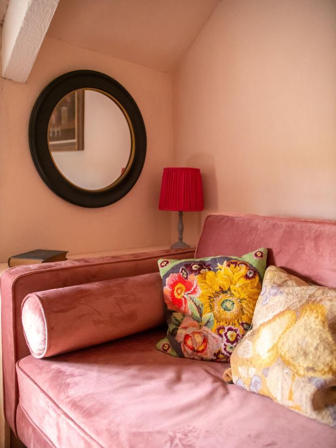 Country With Spa, Catering, Gardens, Nature Reserve Walks - Free Parking, Self Checkin Holiday home *