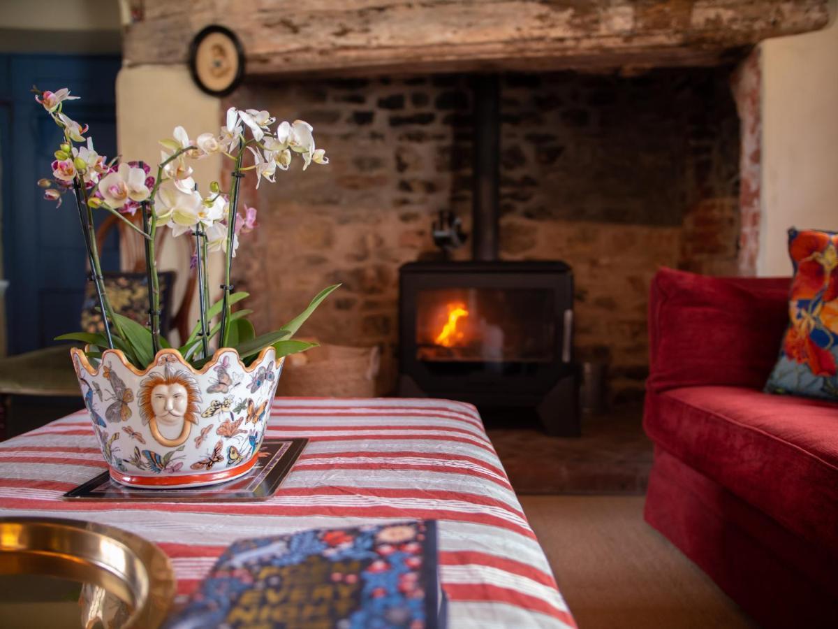 Country With Spa, Catering, Gardens, Nature Reserve Walks - Free Parking, Self Checkin Holiday home