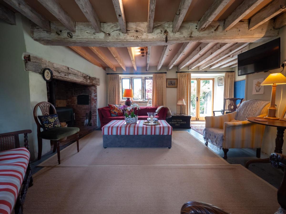 Country With Spa, Catering, Gardens, Nature Reserve Walks - Free Parking, Self Checkin Holiday home